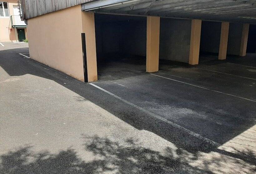 ホテル De La Vallee