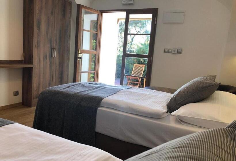 هتل Dvůr Pecínov