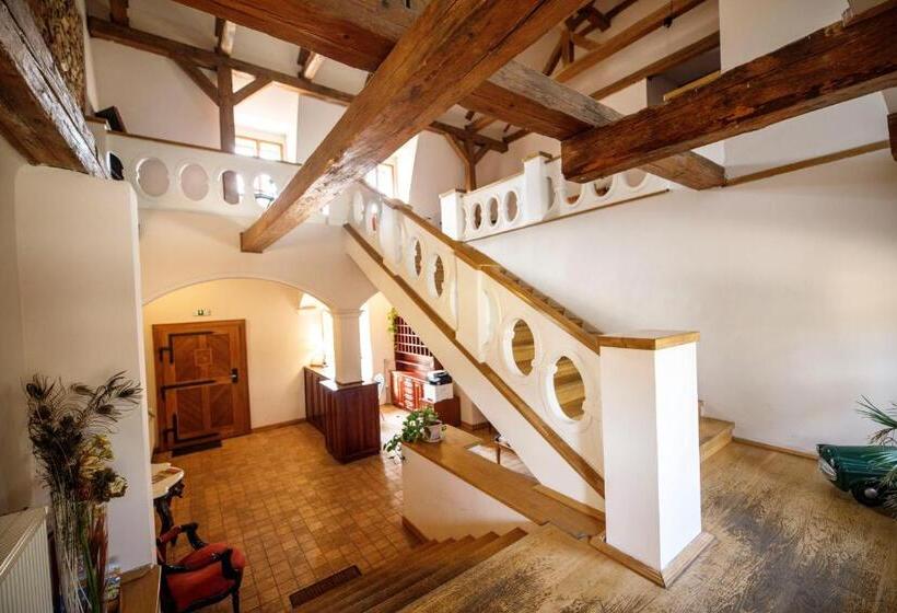 هتل Dvůr Pecínov