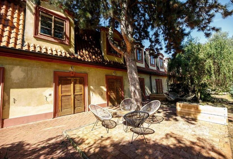 هتل Dvůr Pecínov