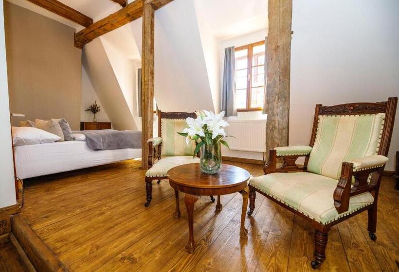 هتل Dvůr Pecínov