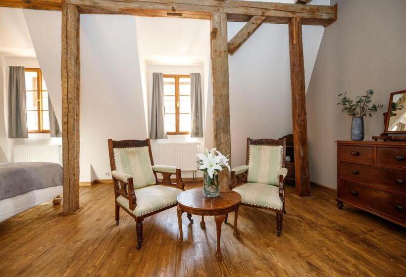 هتل Dvůr Pecínov