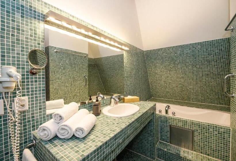 هتل Dvůr Pecínov