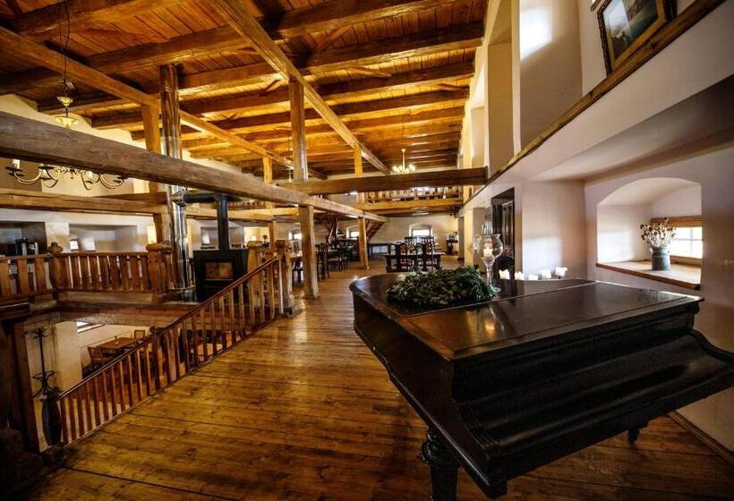 هتل Dvůr Pecínov