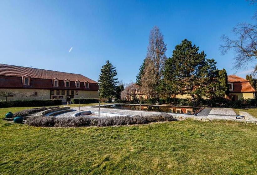 هتل Dvůr Pecínov