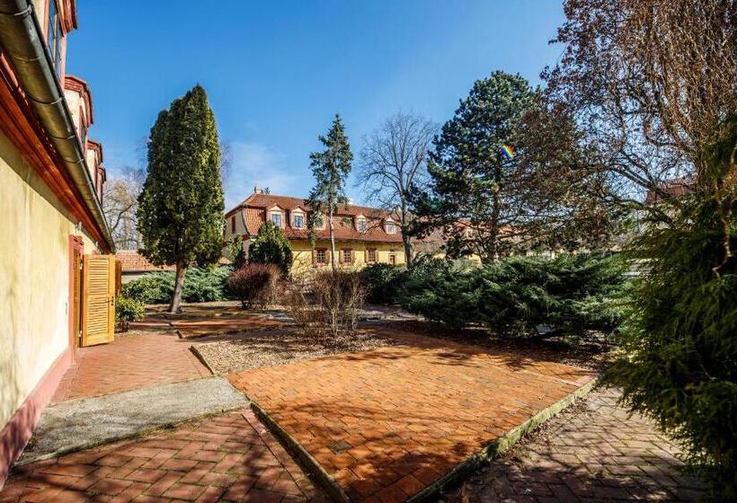 هتل Dvůr Pecínov