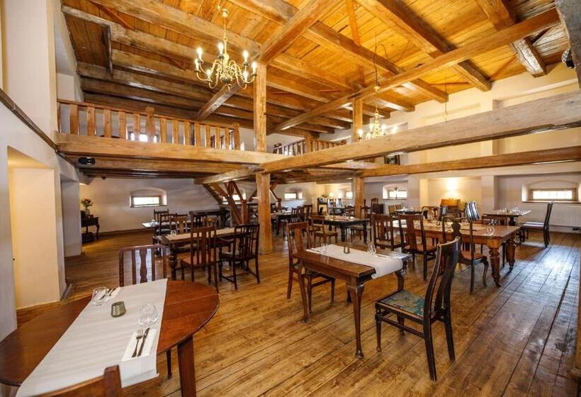 هتل Dvůr Pecínov