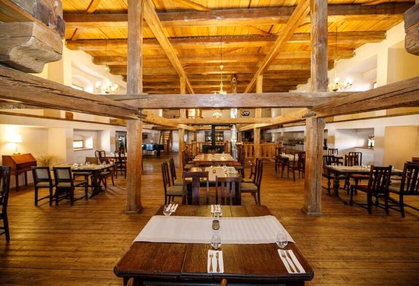 هتل Dvůr Pecínov