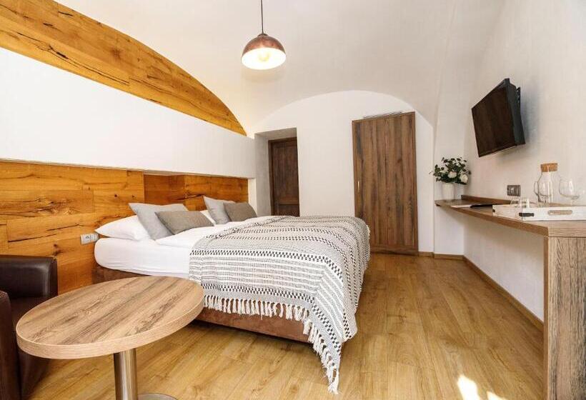 هتل Dvůr Pecínov