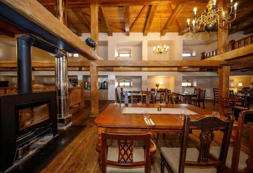 هتل Dvůr Pecínov