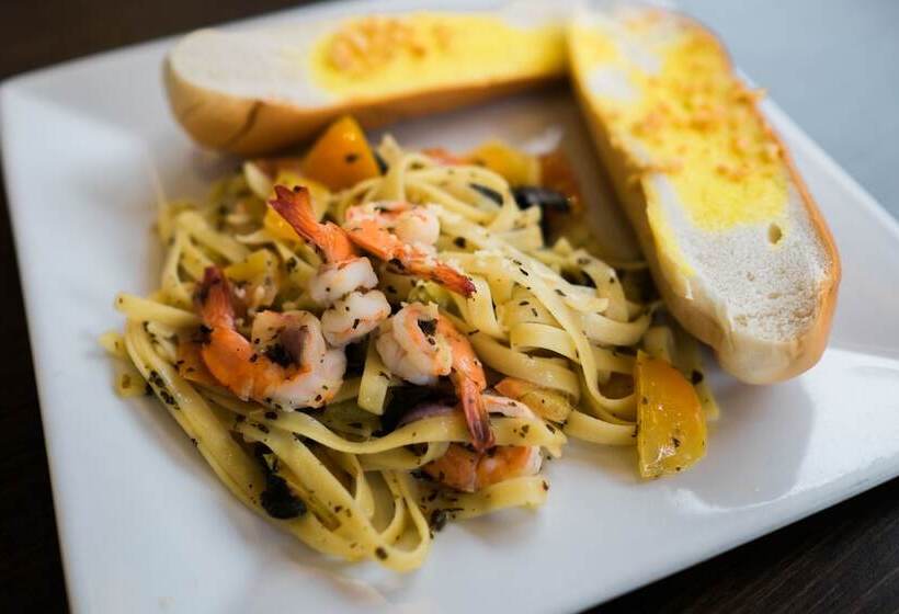 فندق East Asia Royale