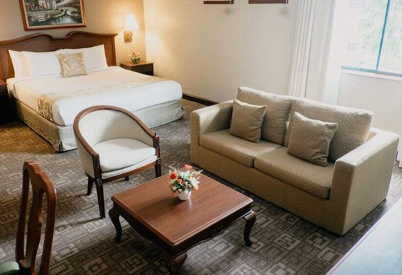 هتل East Asia Royale