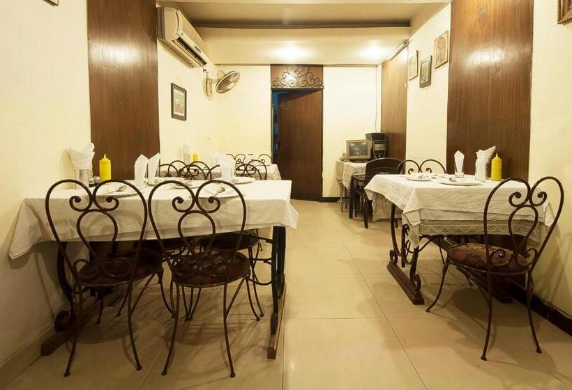 فندق Golden Leaf