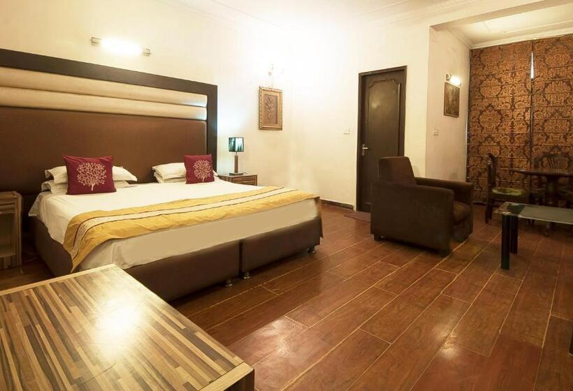 فندق Golden Leaf