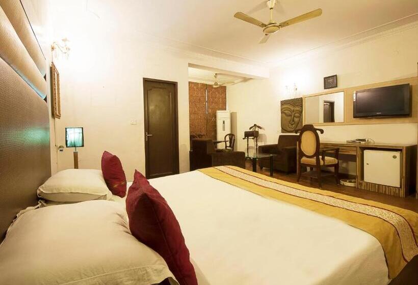 فندق Golden Leaf