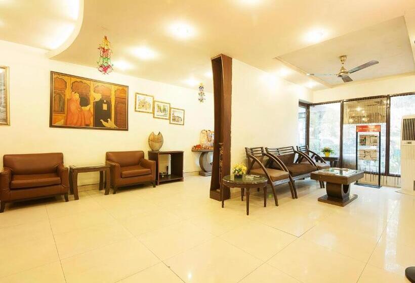 فندق Golden Leaf