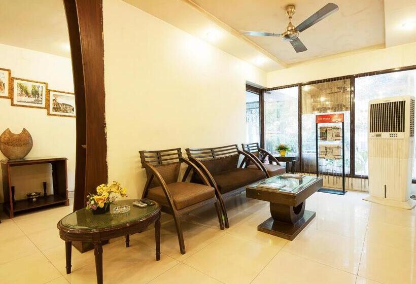 فندق Golden Leaf