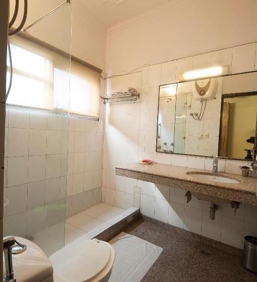 فندق Golden Leaf