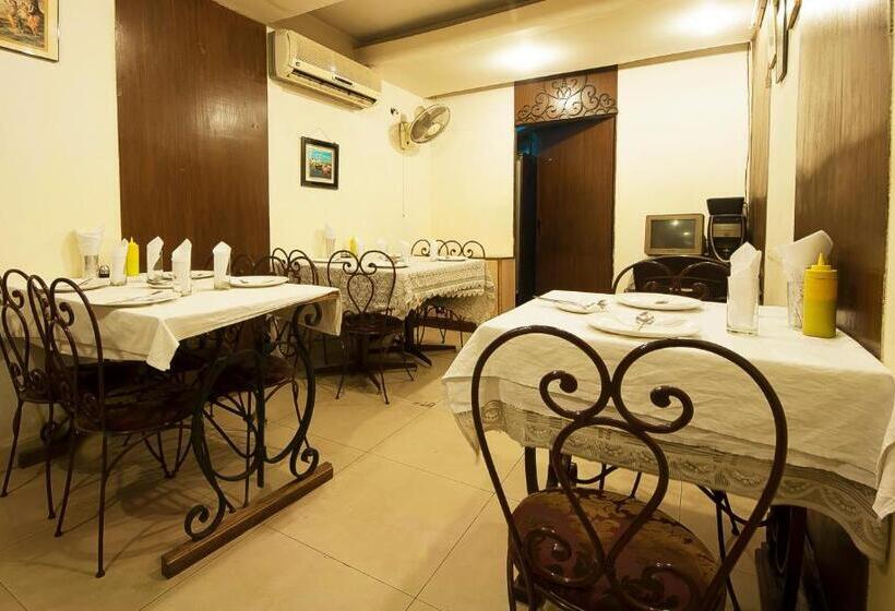 فندق Golden Leaf