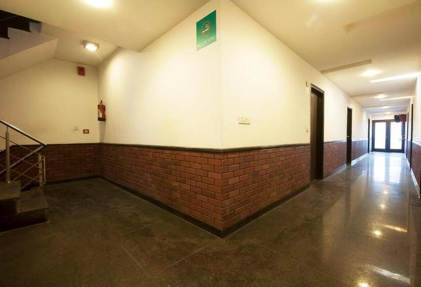 فندق Golden Leaf