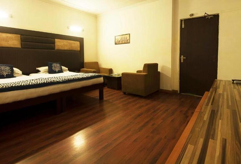 فندق Golden Leaf