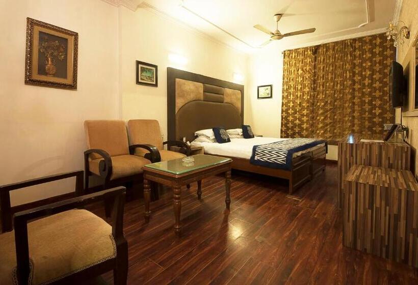 فندق Golden Leaf