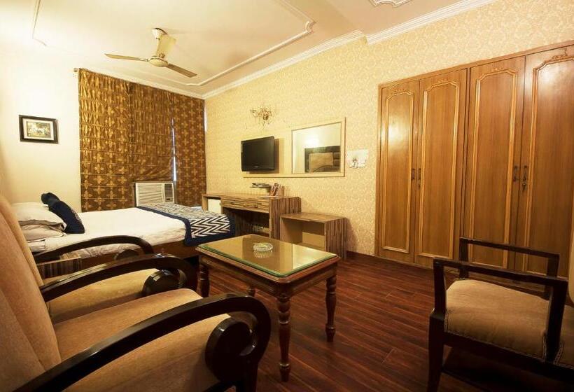 فندق Golden Leaf