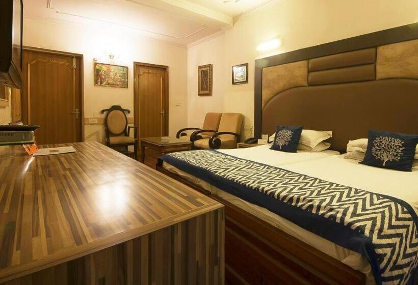 فندق Golden Leaf