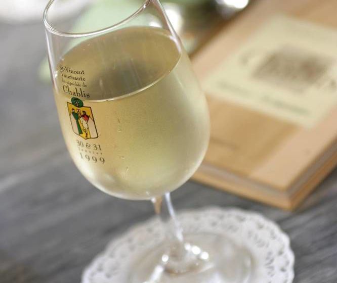 Отель A Chablis La Maison D Alienor, Chambres D Hôtes