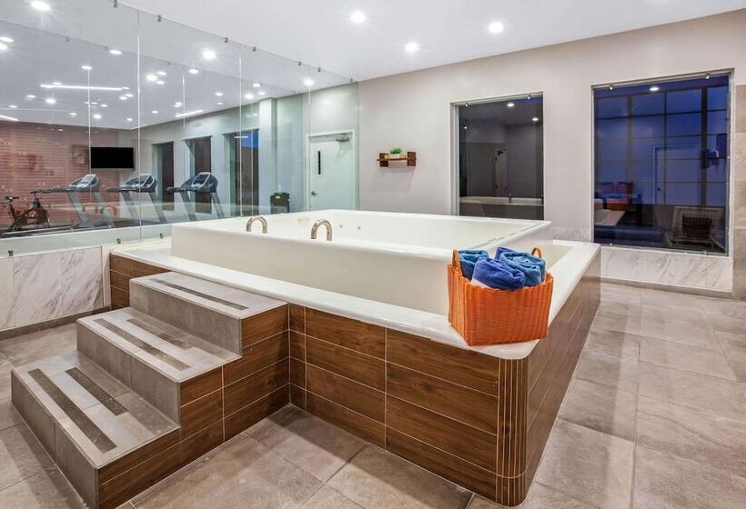 هتل La Quinta By Wyndham Aguascalientes