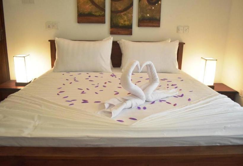 Отель Liyya Residence