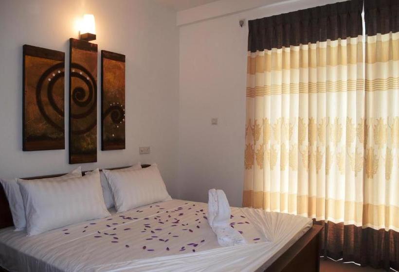 Отель Liyya Residence