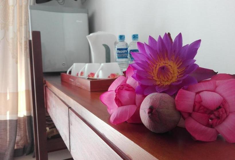 Отель Liyya Residence