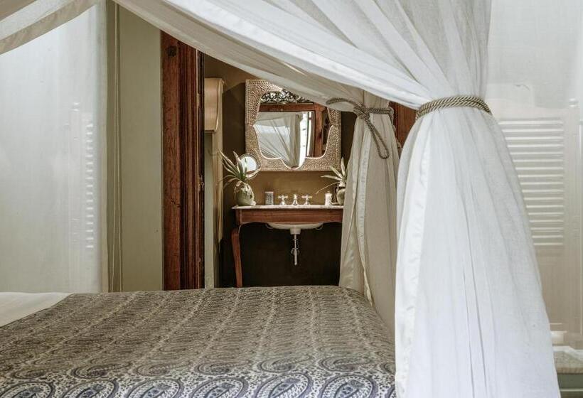 ホテル Maniumpathy