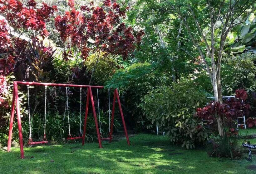 בית מלון כפרי Moonriver Lodge