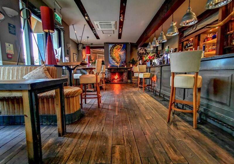 Ox Hotel, Bar, & Grill