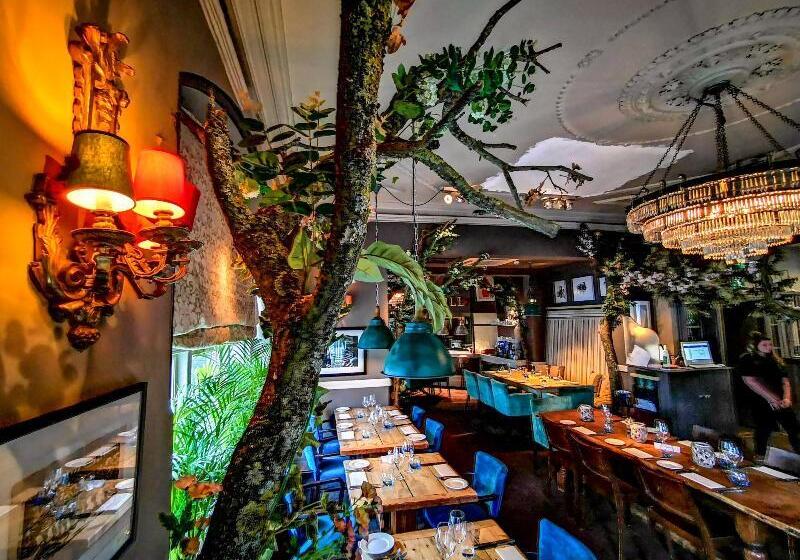 Ox Hotel, Bar, & Grill