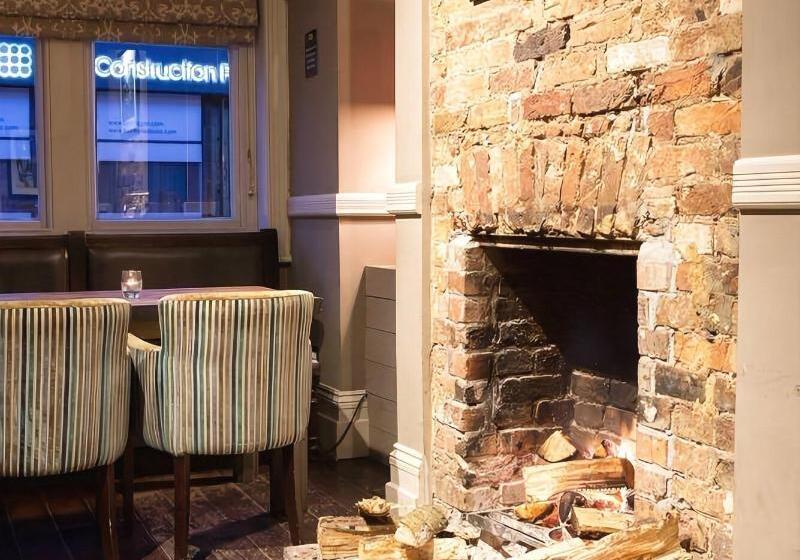 Ox Hotel, Bar, & Grill