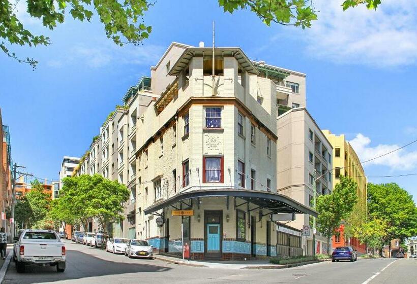 هتل Venus Harbourside   Female Only Hostel