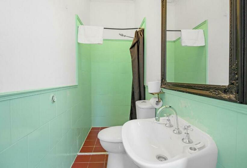 هتل Venus Harbourside   Female Only Hostel