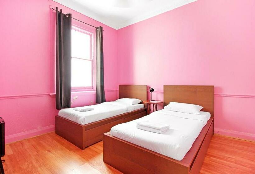 هتل Venus Harbourside   Female Only Hostel