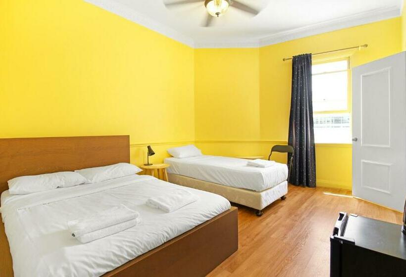 هتل Venus Harbourside   Female Only Hostel