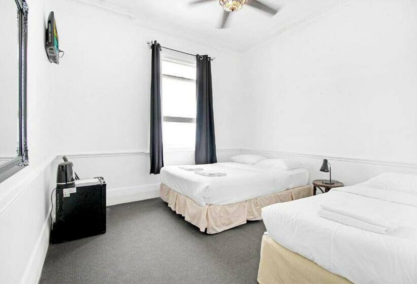 هتل Venus Harbourside   Female Only Hostel