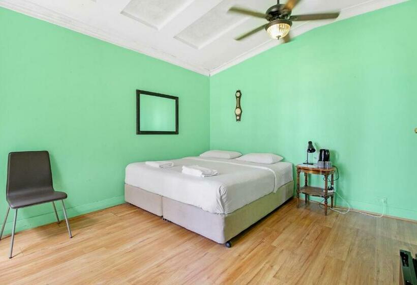 هتل Venus Harbourside   Female Only Hostel