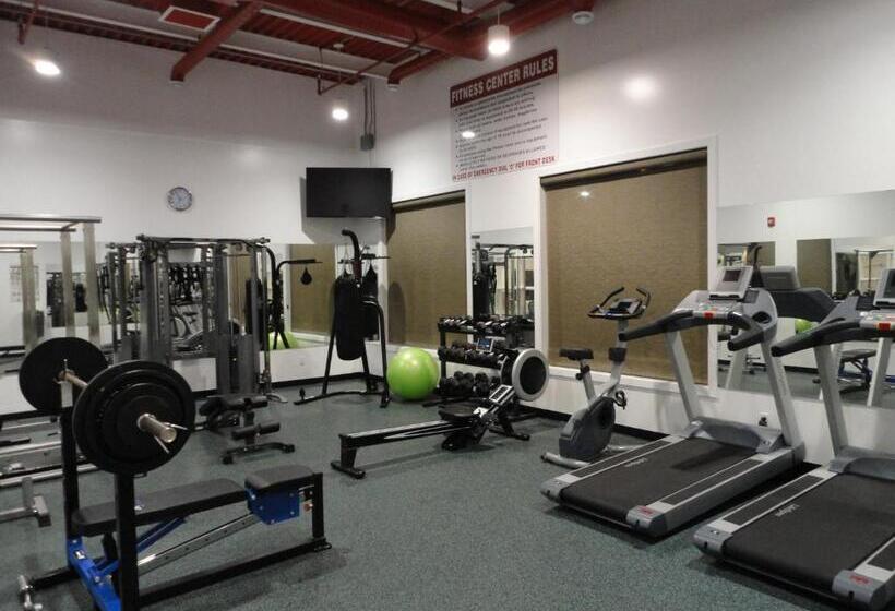 فندق Ramada By Wyndham Emerald Park/regina East