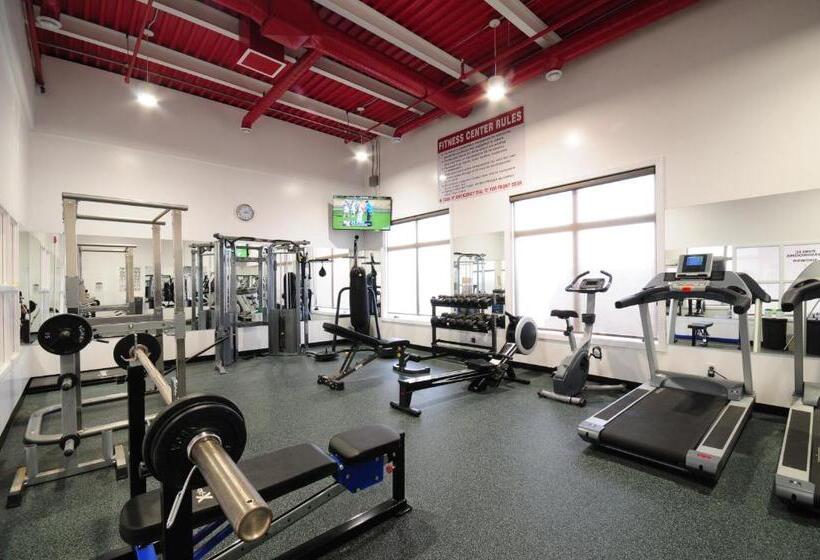 فندق Ramada By Wyndham Emerald Park/regina East