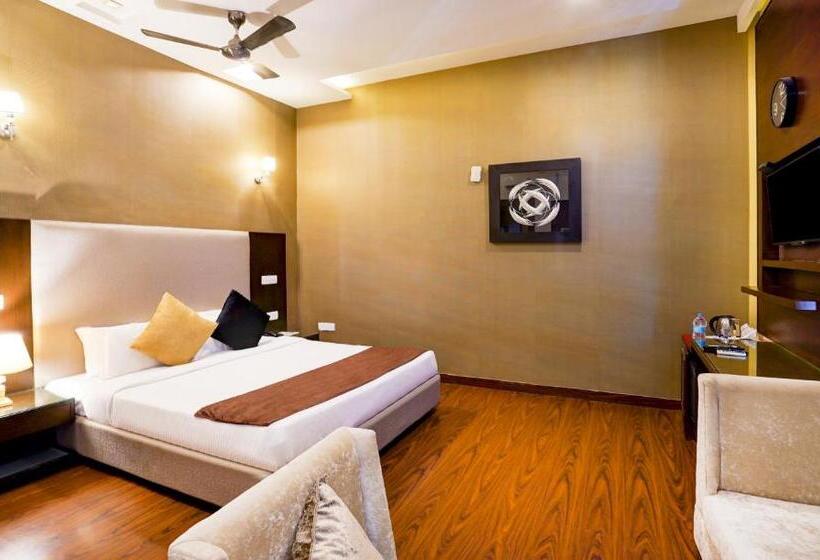 هتل Redwood Resort