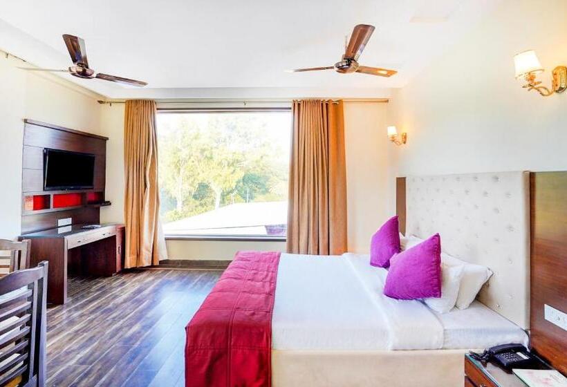 هتل Redwood Resort