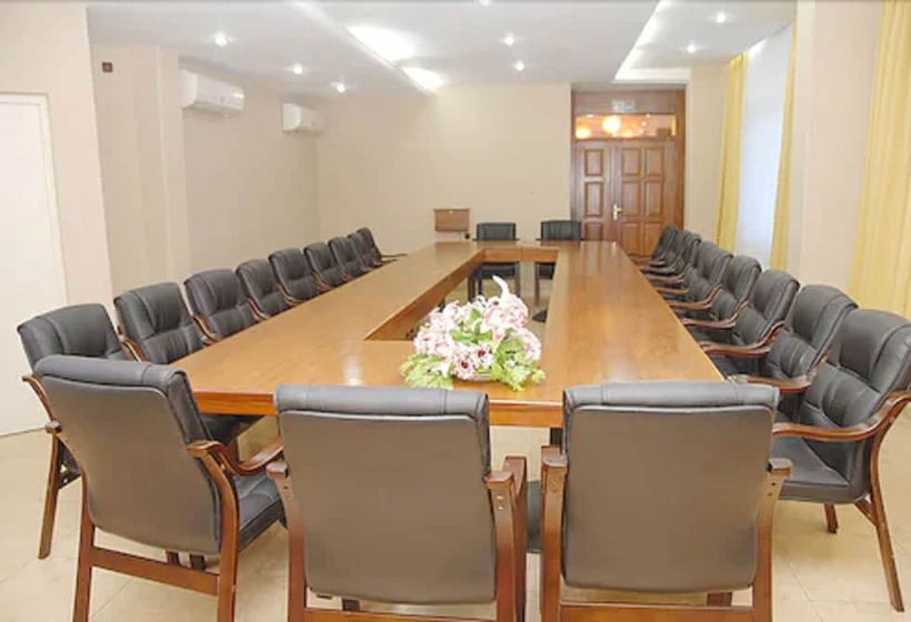 هتل Robinhood Inn