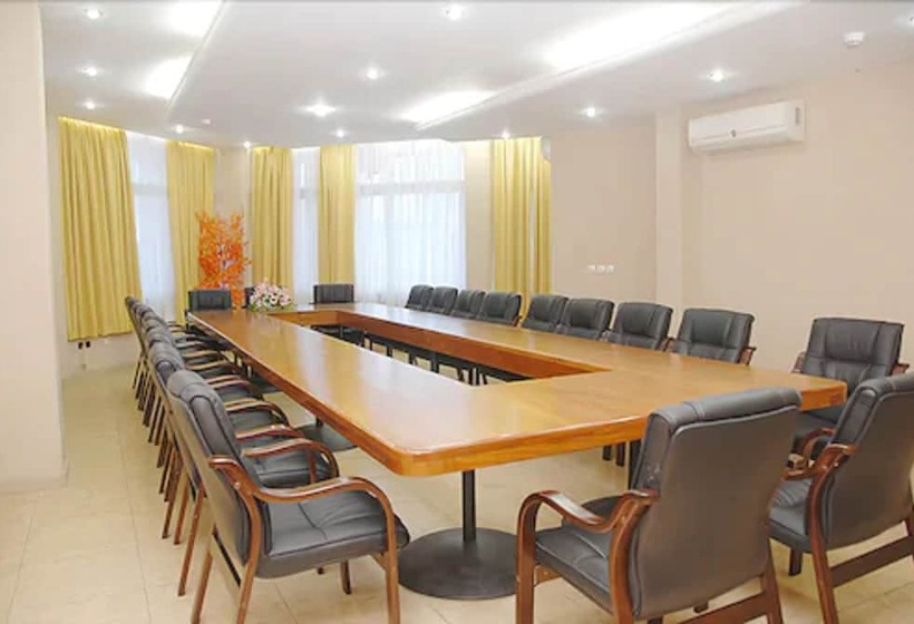 هتل Robinhood Inn